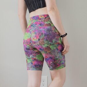 Lululemon Wunder Train High-rise Vivid Floral Tone Athleisure Biker Short 8"